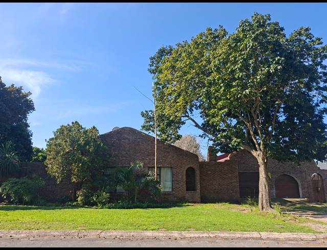4 BEDROOM HOUSE FOR SALE IN BOSKLOOF